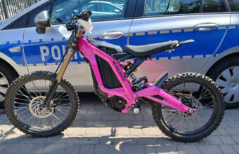 15 year old riding electric motorcycle capable of nearly 100 km h stopped by police in warsaw 20219