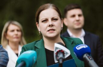 gdynia mayor reports sabotage after wheel falls off family car on highway 21969