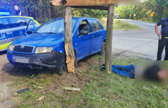 high speed chase in marki ends in crash after driver flees police 24248