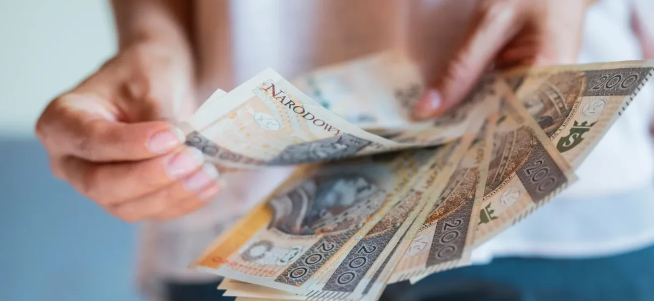instead of 13th and 14th pensions 6 000 zlotys hundreds of thousands of seniors choose this option 20420