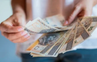 instead of 13th and 14th pensions 6 000 zlotys hundreds of thousands of seniors choose this option 20420