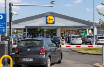 major parking changes at biedronka and lidl what drivers need to know 24179