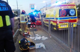 Municipal Guards Revive Unconscious 45-Year-Old Man at Warsaw Tram Stop municipal guards revive unconscious 45 year old man at warsaw tram stop 20845