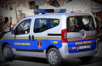 municipal guards revive unresponsive man on lubicz street 21861