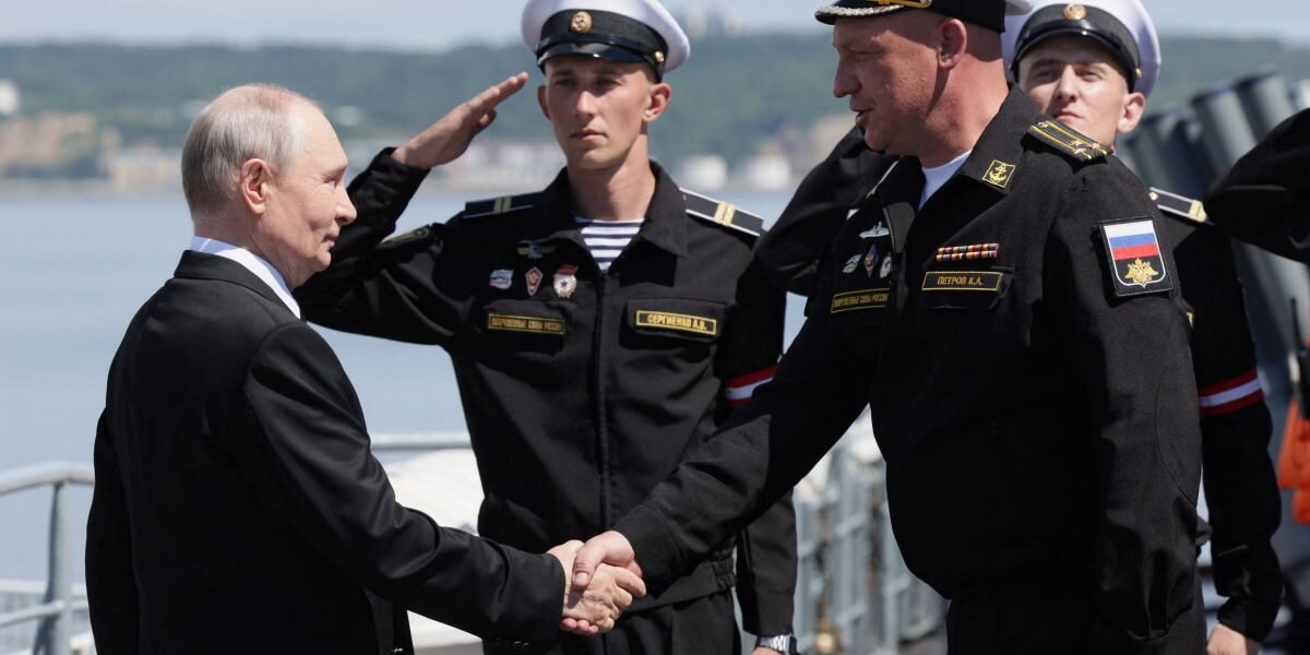 putin threatens retaliation as russia weighs seizing western vessels over shadow fleet sanctions 20380