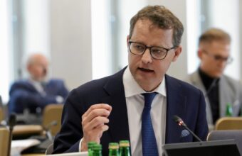 Romanowski at the Same Table with a Russian Diplomat: New Findings on the Fugitive Former Deputy Minister romanowski at the same table with a russian diplomat new findings on the fugitive former deputy minister 23400