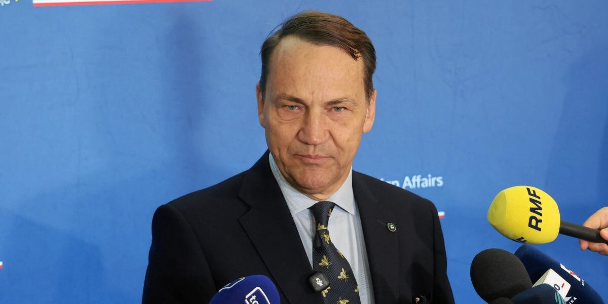 sikorski tells musk stop discriminating against polish starlink users 20417