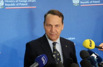 sikorski tells musk stop discriminating against polish starlink users 20417