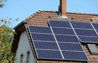 Stripping Away Solar Panels Reveals Hidden Roof Damage and Corrosion Risks stripping away solar panels reveals hidden roof damage and corrosion risks 20525