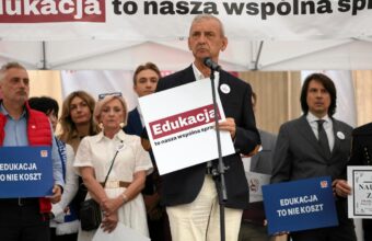 teachers to protest outside chancellery on eve of new school year 23089