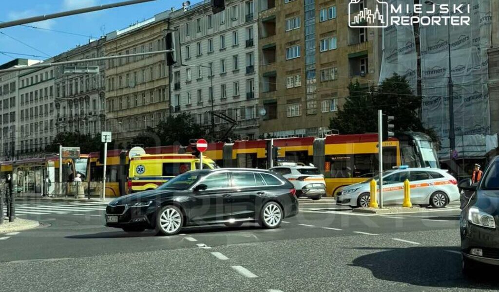 tram bounced off at plac konstytucji passenger injured and traffic blocked 20190