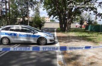 tree topples onto power lines in bia o ka blocking warsaw street 23582