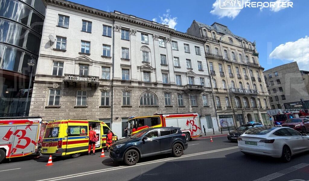two ceilings collapse during renovation of historic building on nowy wiat street in r dmie cie 20321