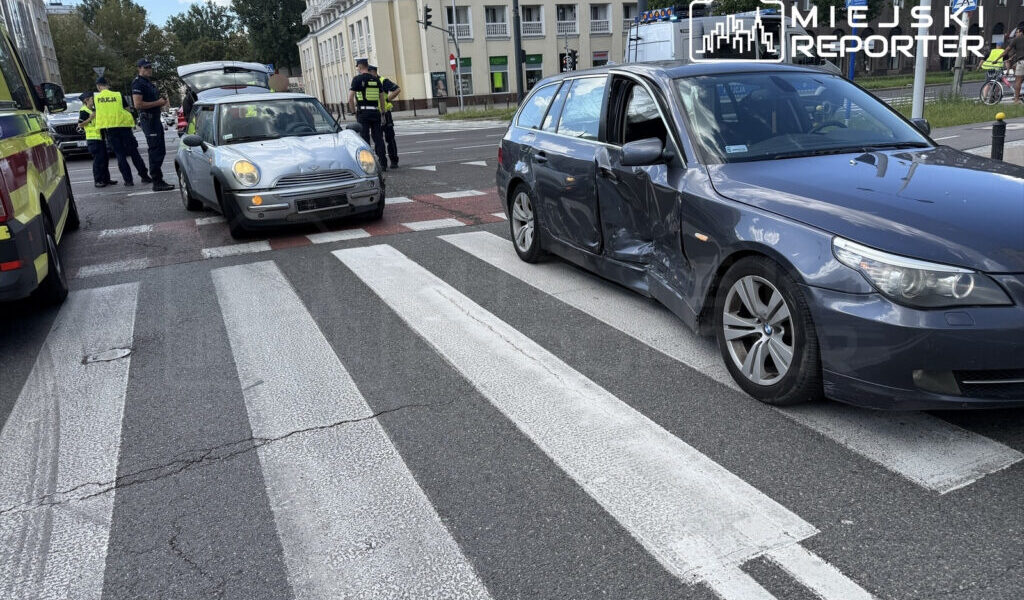two hospitalized after mini and bmw collision in warsaw 20354